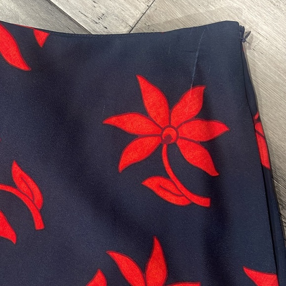 Banana Republic Floral Flare Skirt, Polyester, Lined, Navy Combo, Size 6 - Picture 8 of 8